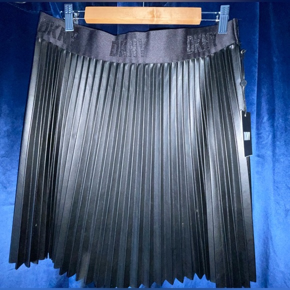 NWT DKNY Women's Faux Leather Pleated Pull-On Skirt Size M - Picture 2 of 5